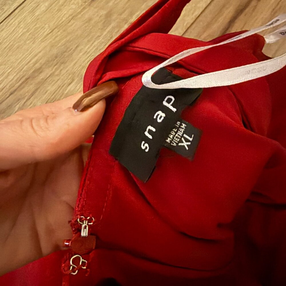 Red Dress - Picture 3 of 3